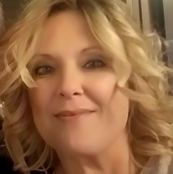 Meet your Posher, Lorie - Picture 1 of 1